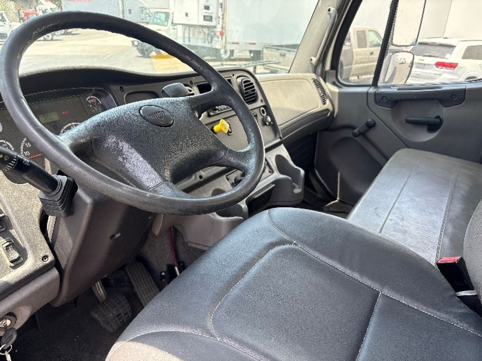 Medium Duty Box Truck-Light and Medium Duty Trucks-Freightliner-2015-M2-Torrance-CA-248,850\n\t\tmiles-$ 35,750 - Image 17