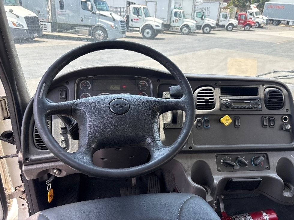 Medium Duty Box Truck-Light and Medium Duty Trucks-Freightliner-2015-M2-Torrance-CA-248,850\n\t\tmiles-$ 35,750 - Image 18