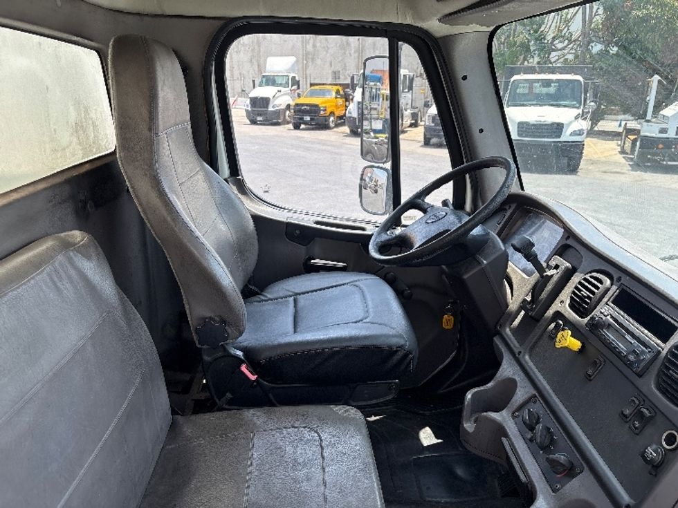 Medium Duty Box Truck-Light and Medium Duty Trucks-Freightliner-2015-M2-Torrance-CA-248,850\n\t\tmiles-$ 35,750 - Image 22