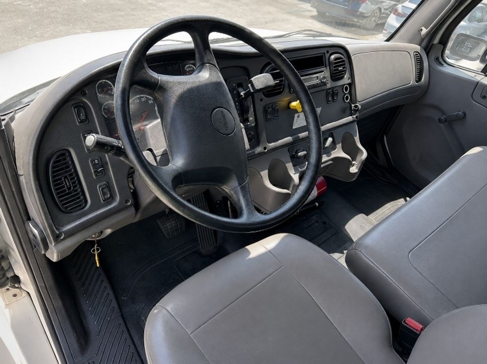 Medium Duty Box Truck-Light and Medium Duty Trucks-Freightliner-2015-M2-Torrance-CA-260,871\n\t\tmiles-$ 36,000 - Image 17