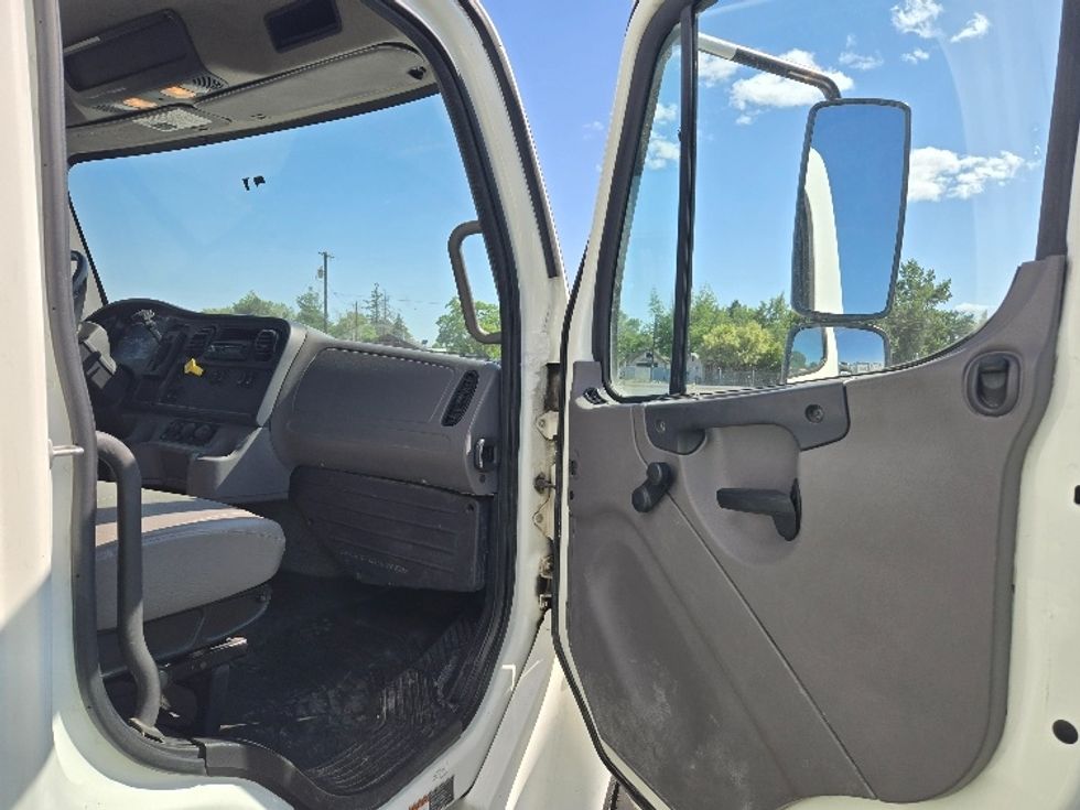 Medium Duty Box Truck-Light and Medium Duty Trucks-Freightliner-2015-M2-Yakima-WA-270,866\n\t\tmiles-$ 29,250 - Image 15