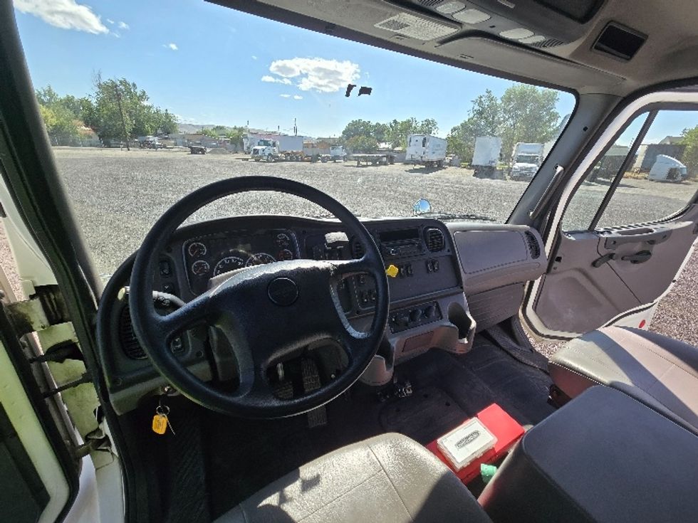 Medium Duty Box Truck-Light and Medium Duty Trucks-Freightliner-2015-M2-Yakima-WA-270,866\n\t\tmiles-$ 29,250 - Image 17