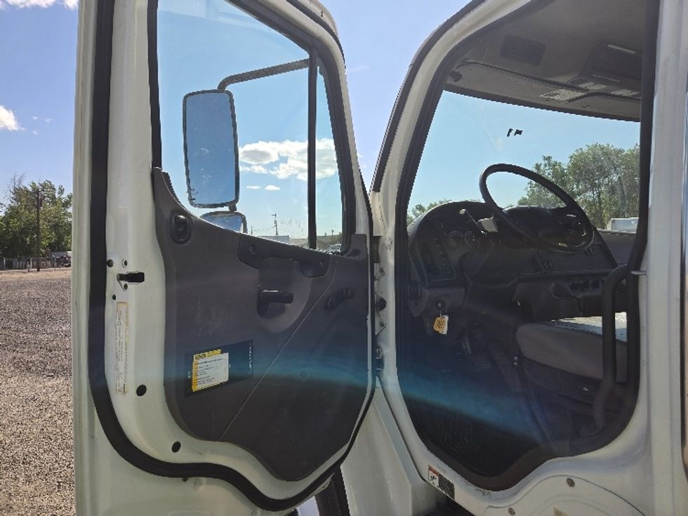 Medium Duty Box Truck-Light and Medium Duty Trucks-Freightliner-2015-M2-Yakima-WA-270,866\n\t\tmiles-$ 29,250 - Image 19