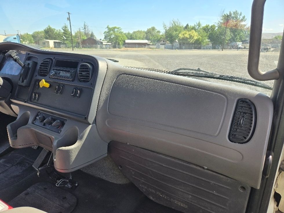 Medium Duty Box Truck-Light and Medium Duty Trucks-Freightliner-2015-M2-Yakima-WA-270,866\n\t\tmiles-$ 29,250 - Image 20