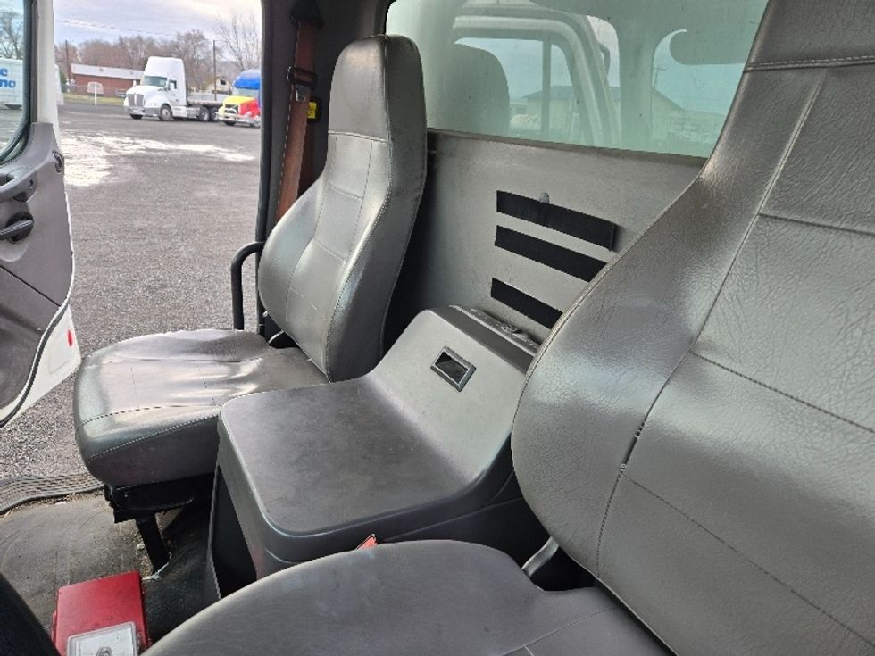 Medium Duty Box Truck-Light and Medium Duty Trucks-Freightliner-2015-M2-Yakima-WA-343,271\n\t\tmiles-$ 19,750 - Image 19