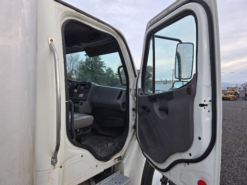 Medium Duty Box Truck-Light and Medium Duty Trucks-Freightliner-2015-M2-Yakima-WA-343,271\n\t\tmiles-$ 19,750 - Image 20