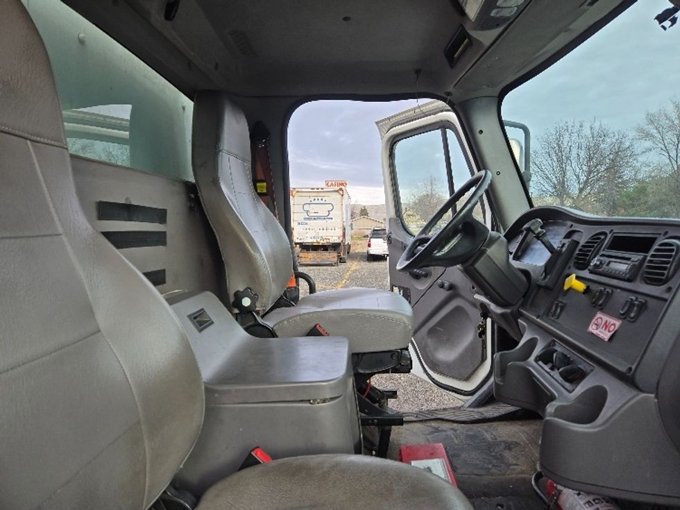 Medium Duty Box Truck-Light and Medium Duty Trucks-Freightliner-2015-M2-Yakima-WA-343,271\n\t\tmiles-$ 19,750 - Image 22