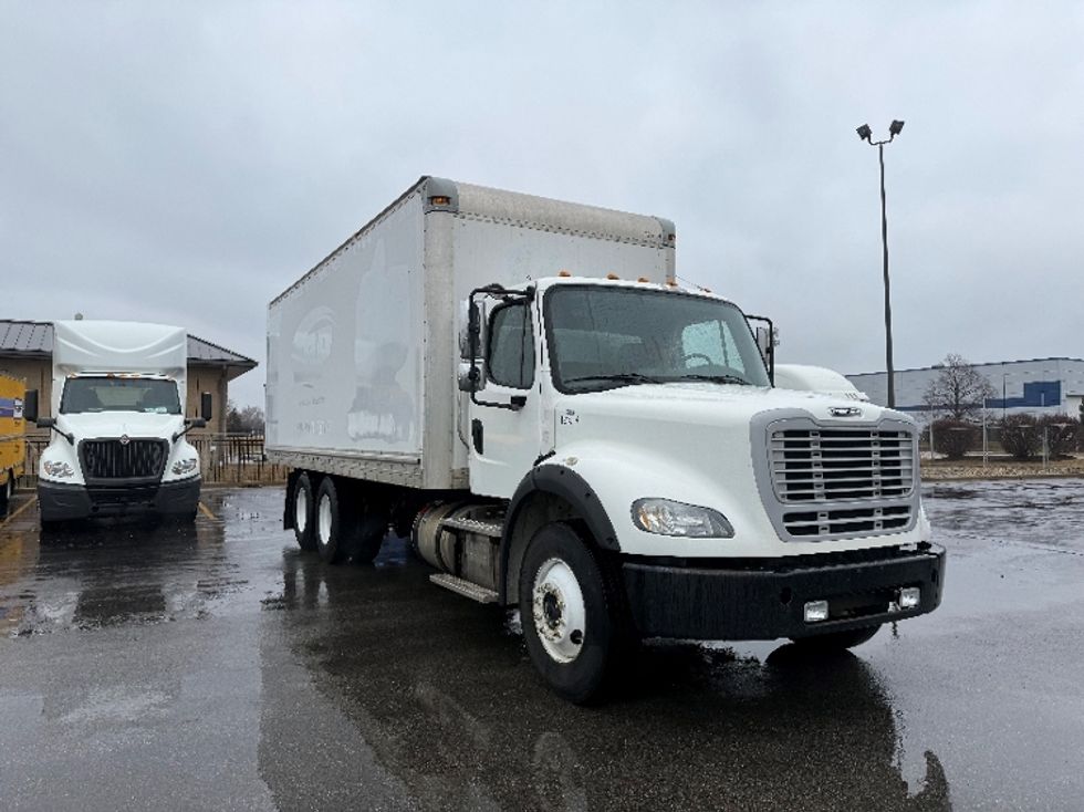 Medium Duty Box Truck-Light and Medium Duty Trucks-Freightliner-2015-M211264S-East Chicago-IN-215,250\n\t\tmiles-$ 51,750 - Image 1