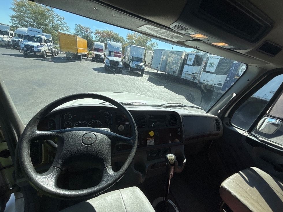 Medium Duty Box Truck-Light and Medium Duty Trucks-Freightliner-2015-M211264S-East Chicago-IN-215,250\n\t\tmiles-$ 51,750 - Image 18