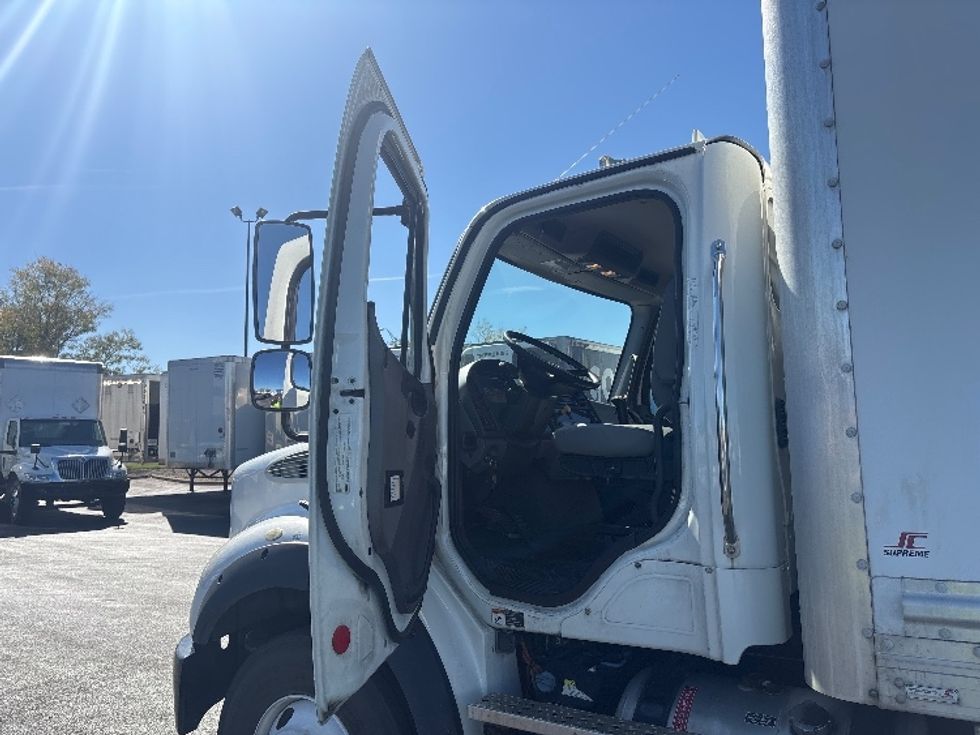 Medium Duty Box Truck-Light and Medium Duty Trucks-Freightliner-2015-M211264S-East Chicago-IN-215,250\n\t\tmiles-$ 51,750 - Image 16