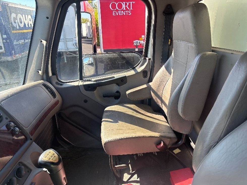Medium Duty Box Truck-Light and Medium Duty Trucks-Freightliner-2015-M211264S-East Chicago-IN-215,250\n\t\tmiles-$ 51,750 - Image 19