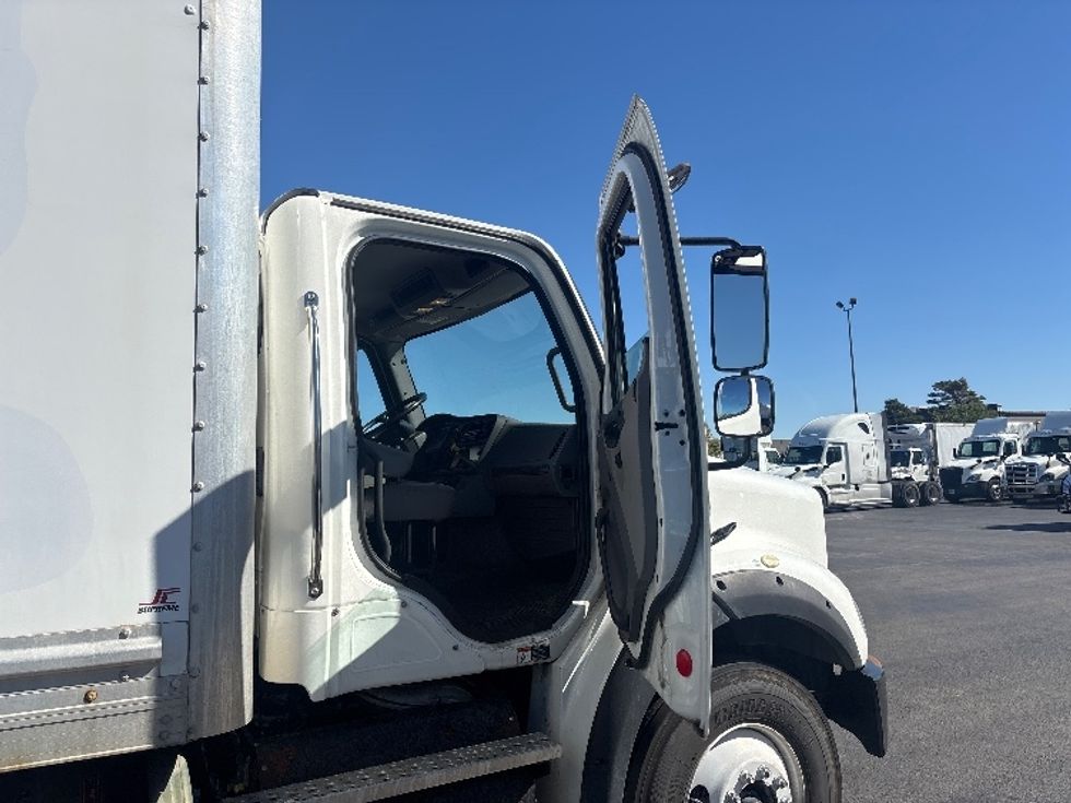 Medium Duty Box Truck-Light and Medium Duty Trucks-Freightliner-2015-M211264S-East Chicago-IN-215,250\n\t\tmiles-$ 51,750 - Image 20