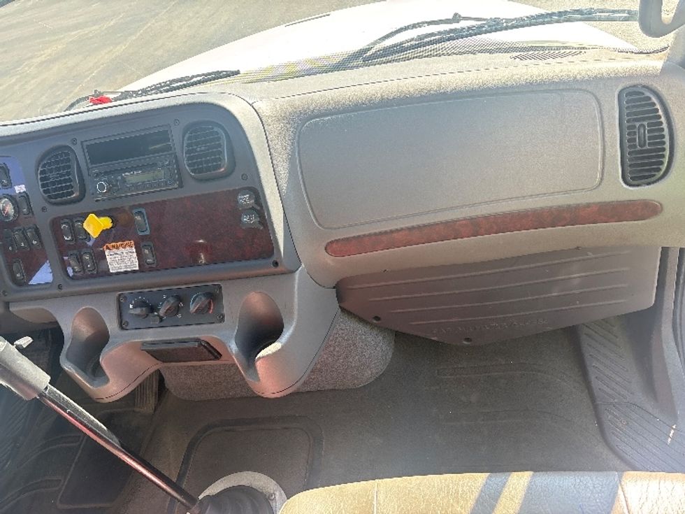 Medium Duty Box Truck-Light and Medium Duty Trucks-Freightliner-2015-M211264S-East Chicago-IN-215,250\n\t\tmiles-$ 51,750 - Image 21