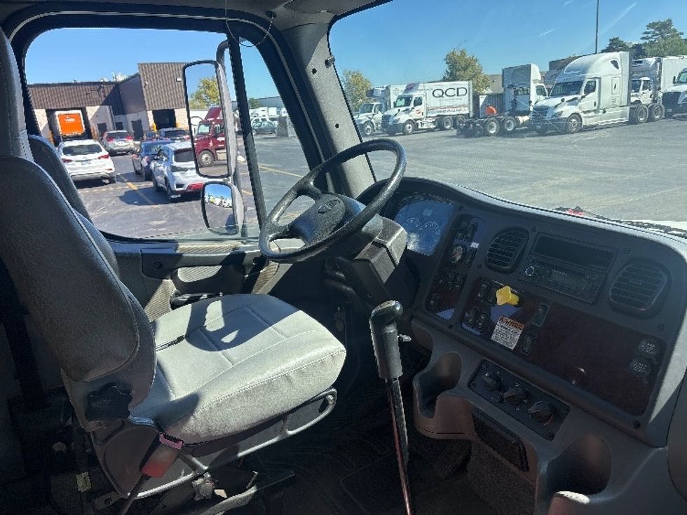 Medium Duty Box Truck-Light and Medium Duty Trucks-Freightliner-2015-M211264S-East Chicago-IN-215,250\n\t\tmiles-$ 51,750 - Image 22
