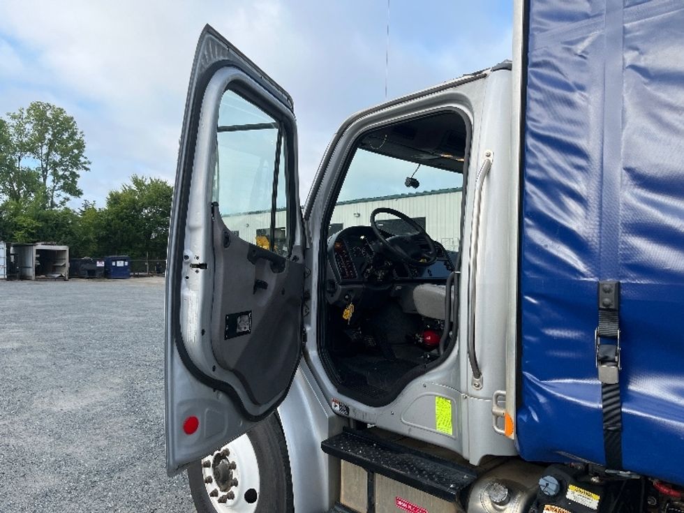 Medium Duty Box Truck-Light and Medium Duty Trucks-Freightliner-2016-M2-Charlotte-NC-191,594\n\t\tmiles-$ 38,750 - Image 16