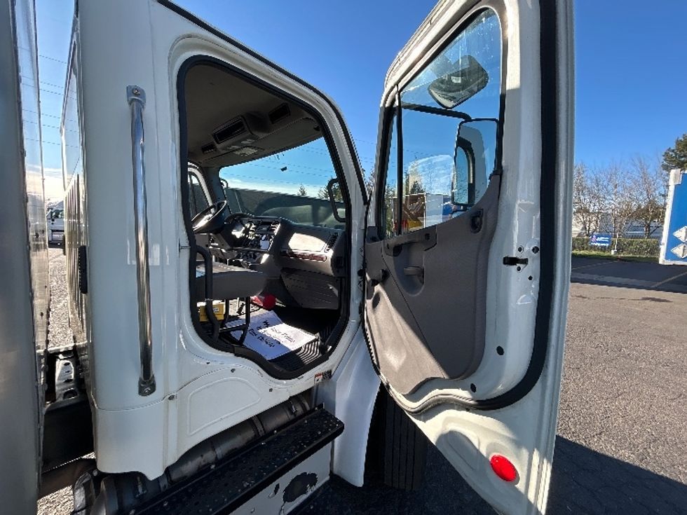 Medium Duty Box Truck-Light and Medium Duty Trucks-Freightliner-2016-M2-Clackamas-OR-257,008\n\t\tmiles-$ 37,750 - Image 20