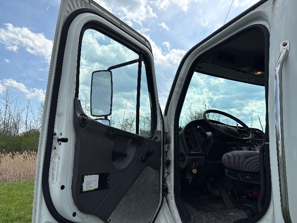 Medium Duty Box Truck-Light and Medium Duty Trucks-Freightliner-2016-M2-Coxsackie-NY-239,589\n\t\tmiles-$ 31,000 - Image 16