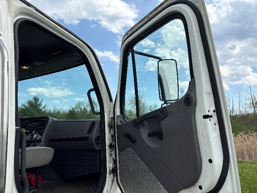 Medium Duty Box Truck-Light and Medium Duty Trucks-Freightliner-2016-M2-Coxsackie-NY-239,589\n\t\tmiles-$ 31,000 - Image 20