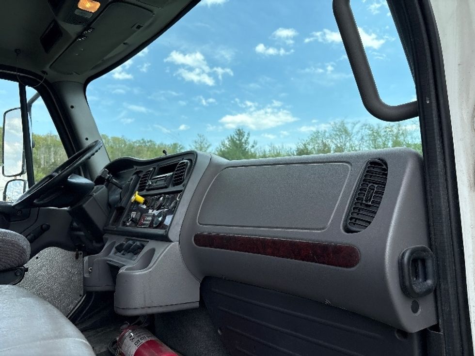 Medium Duty Box Truck-Light and Medium Duty Trucks-Freightliner-2016-M2-Coxsackie-NY-239,589\n\t\tmiles-$ 31,000 - Image 21