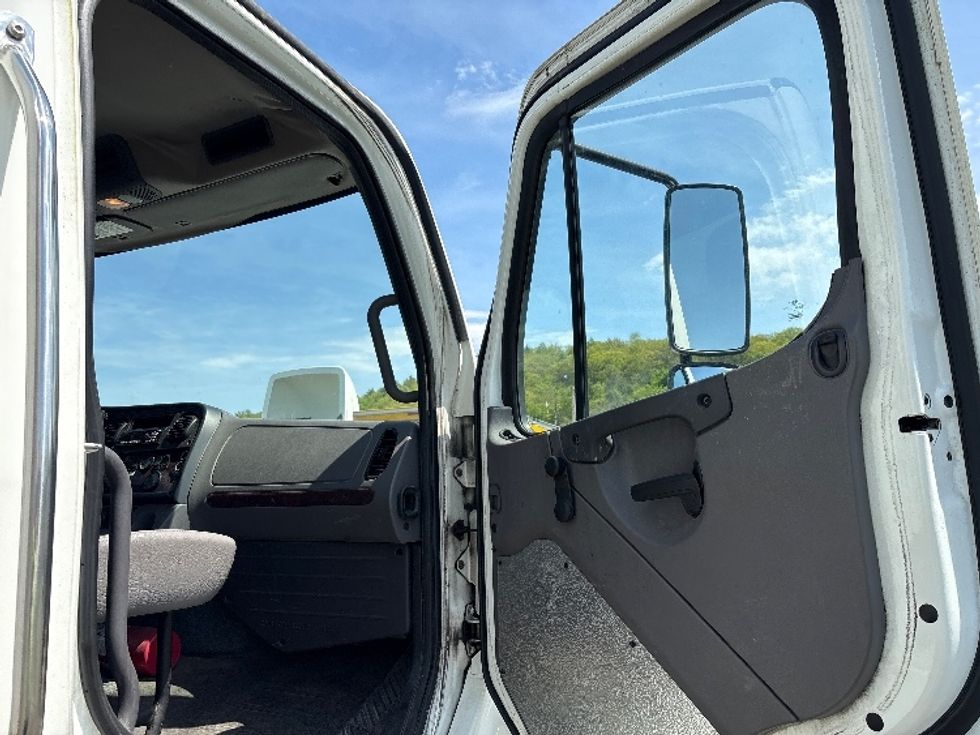 Medium Duty Box Truck-Light and Medium Duty Trucks-Freightliner-2016-M2-Coxsackie-NY-251,974\n\t\tmiles-$ 28,250 - Image 16