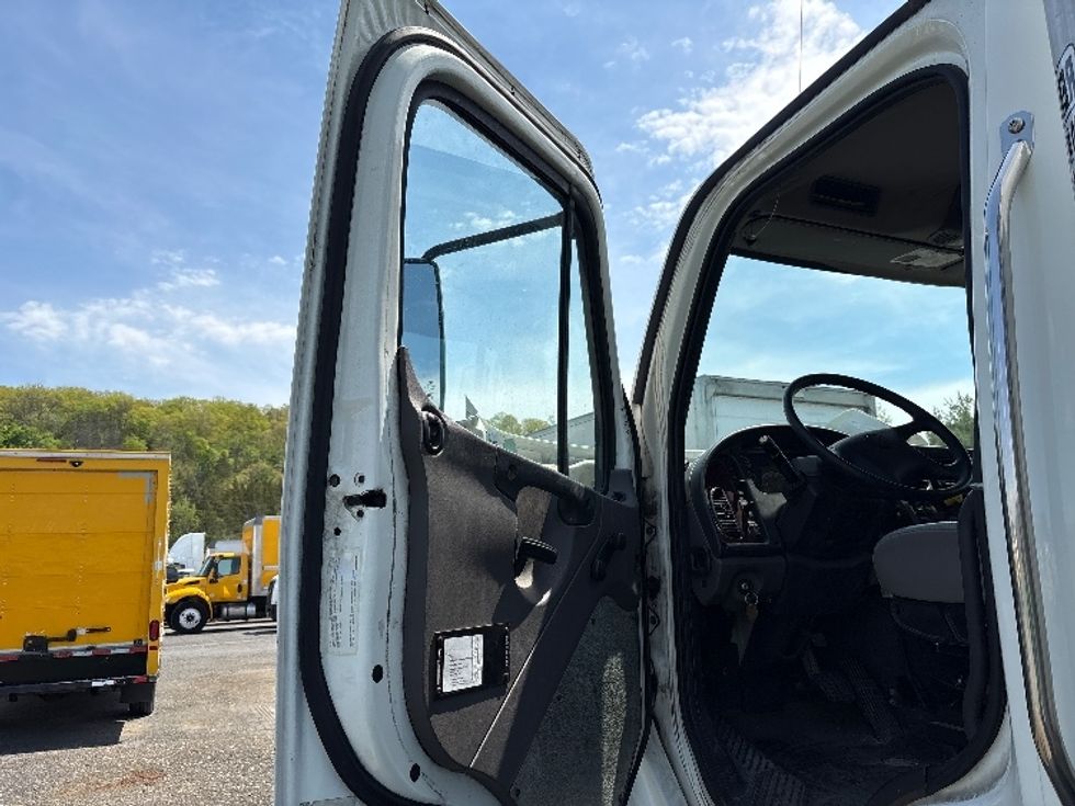 Medium Duty Box Truck-Light and Medium Duty Trucks-Freightliner-2016-M2-Coxsackie-NY-251,974\n\t\tmiles-$ 28,250 - Image 20