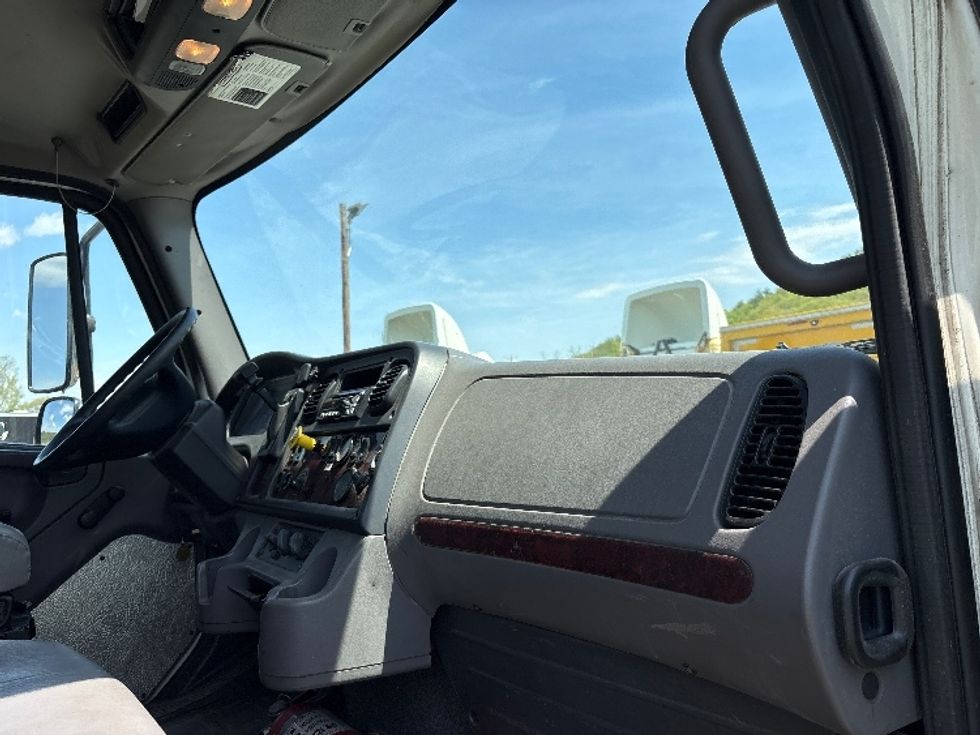 Medium Duty Box Truck-Light and Medium Duty Trucks-Freightliner-2016-M2-Coxsackie-NY-251,974\n\t\tmiles-$ 28,250 - Image 21