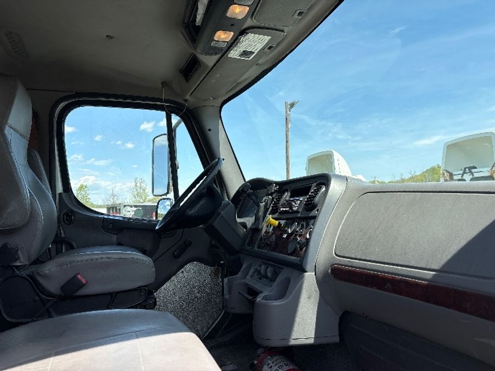 Medium Duty Box Truck-Light and Medium Duty Trucks-Freightliner-2016-M2-Coxsackie-NY-251,974\n\t\tmiles-$ 28,250 - Image 22