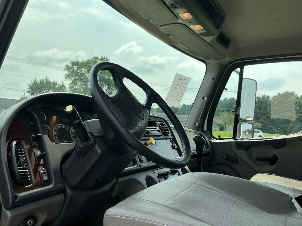 Medium Duty Box Truck-Light and Medium Duty Trucks-Freightliner-2016-M2-Elkhart-IN-294,210\n\t\tmiles-$ 18,750 - Image 17
