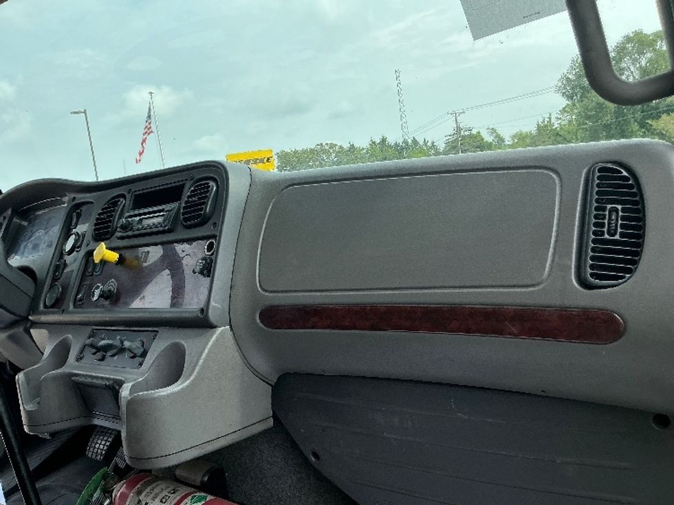 Medium Duty Box Truck-Light and Medium Duty Trucks-Freightliner-2016-M2-Elkhart-IN-294,210\n\t\tmiles-$ 18,750 - Image 21