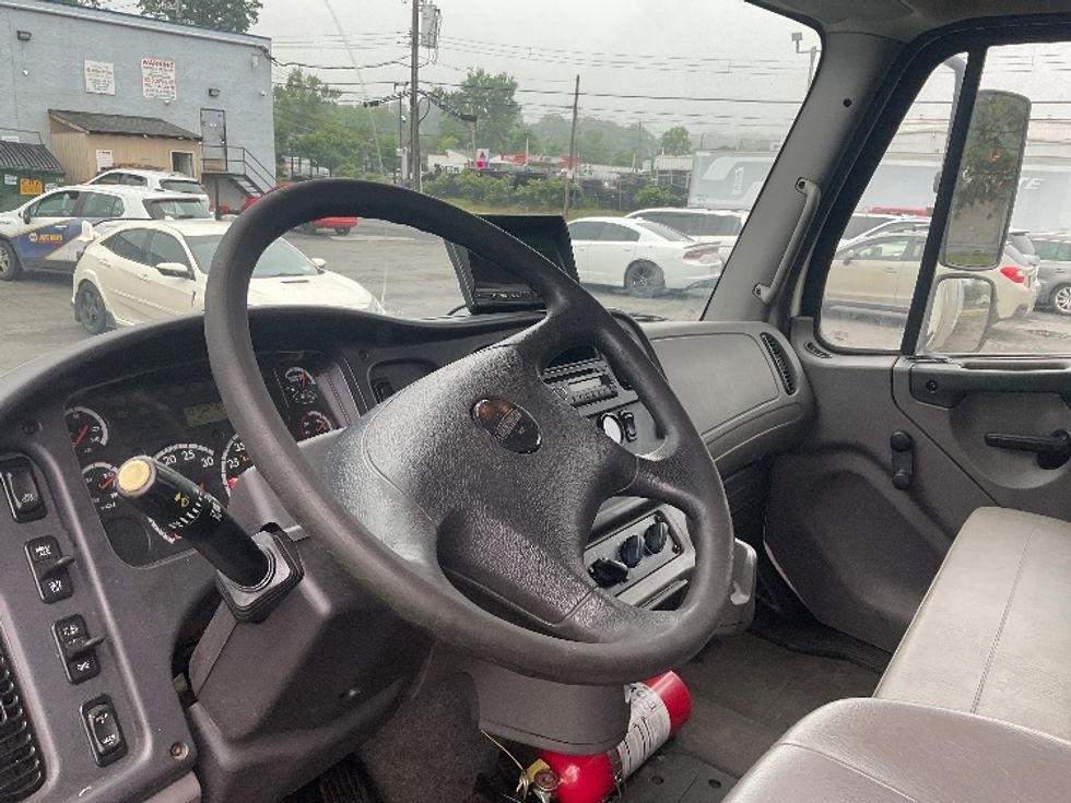 Medium Duty Box Truck-Light and Medium Duty Trucks-Freightliner-2016-M2-Elmsford-NY-107,586\n\t\tmiles-$ 45,750 - Image 17