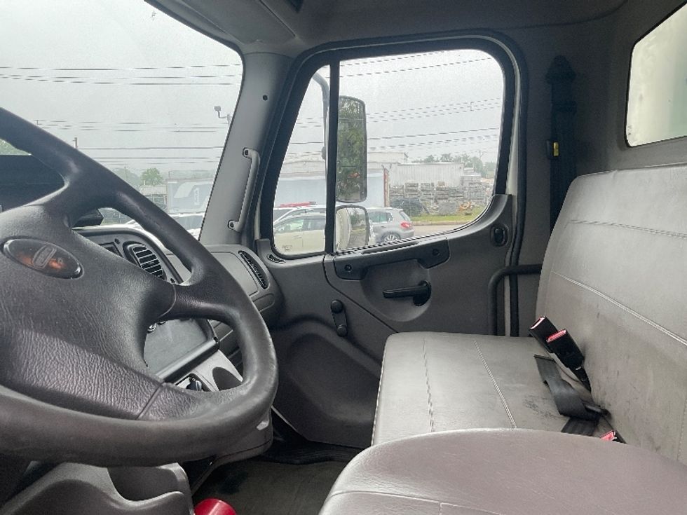 Medium Duty Box Truck-Light and Medium Duty Trucks-Freightliner-2016-M2-Elmsford-NY-107,586\n\t\tmiles-$ 45,750 - Image 19