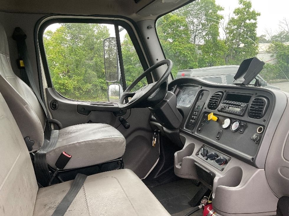 Medium Duty Box Truck-Light and Medium Duty Trucks-Freightliner-2016-M2-Elmsford-NY-107,586\n\t\tmiles-$ 45,750 - Image 22