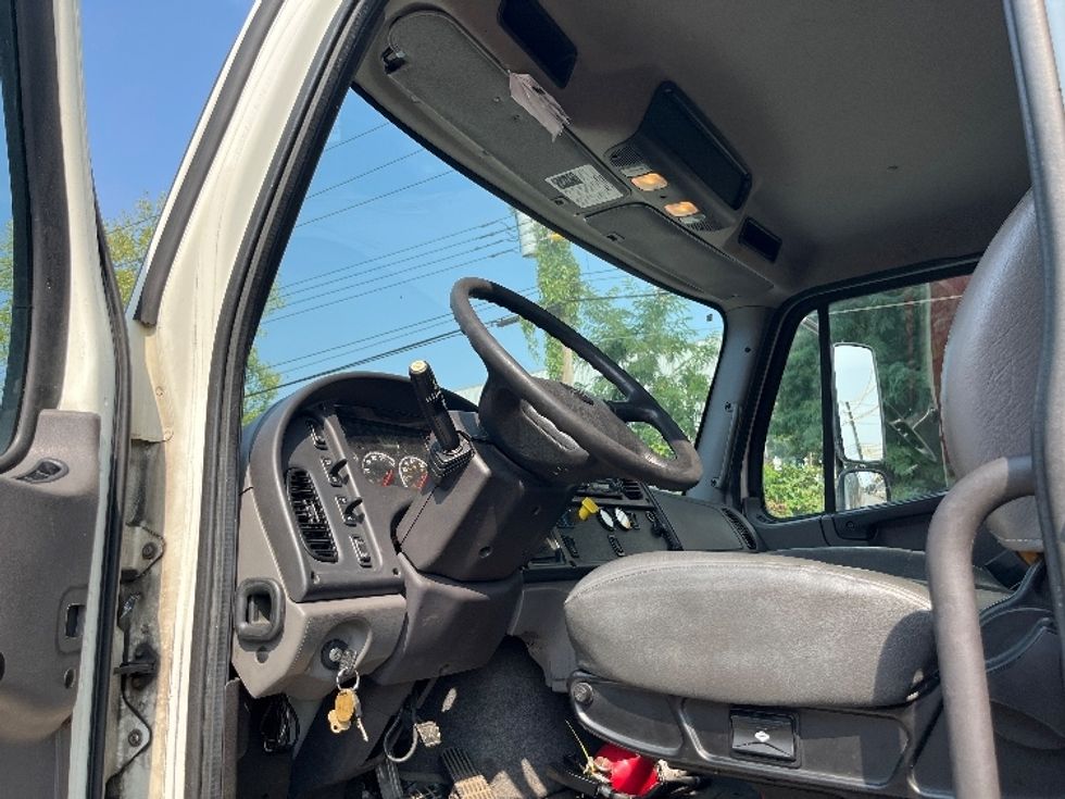 Medium Duty Box Truck-Light and Medium Duty Trucks-Freightliner-2016-M2-Elmsford-NY-82,268\n\t\tmiles-$ 45,250 - Image 14
