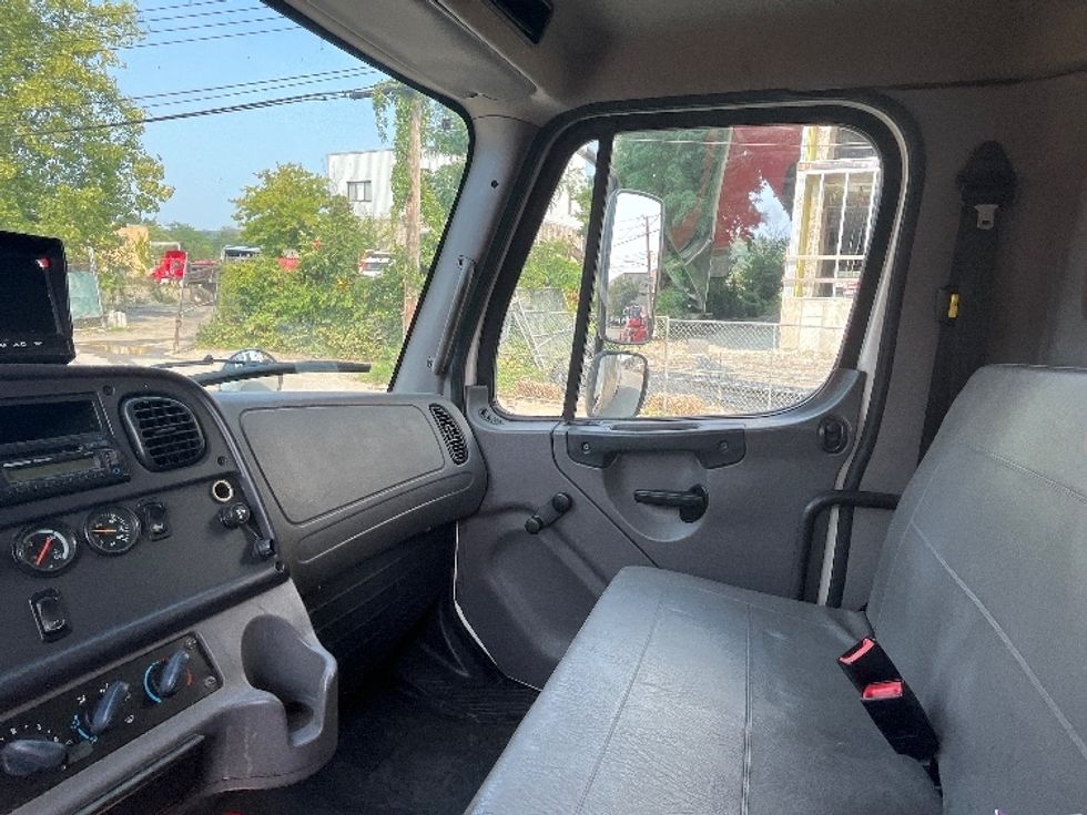 Medium Duty Box Truck-Light and Medium Duty Trucks-Freightliner-2016-M2-Elmsford-NY-82,268\n\t\tmiles-$ 45,250 - Image 17