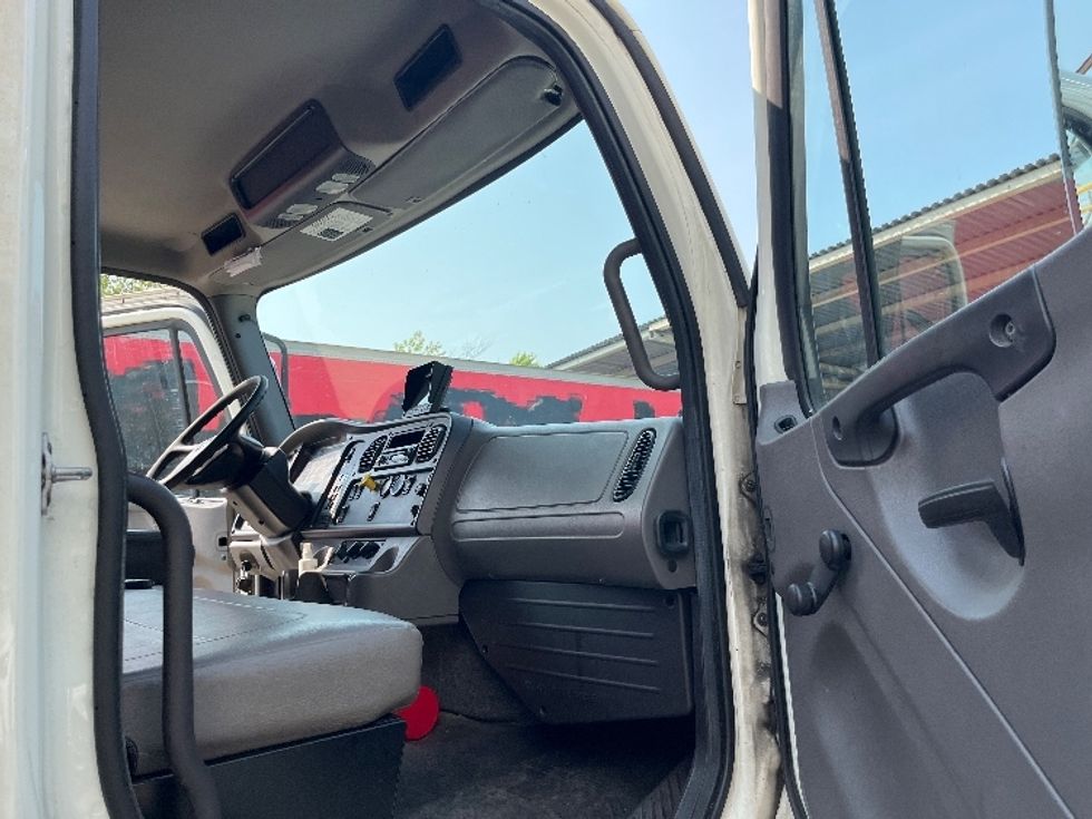 Medium Duty Box Truck-Light and Medium Duty Trucks-Freightliner-2016-M2-Elmsford-NY-82,268\n\t\tmiles-$ 45,250 - Image 18