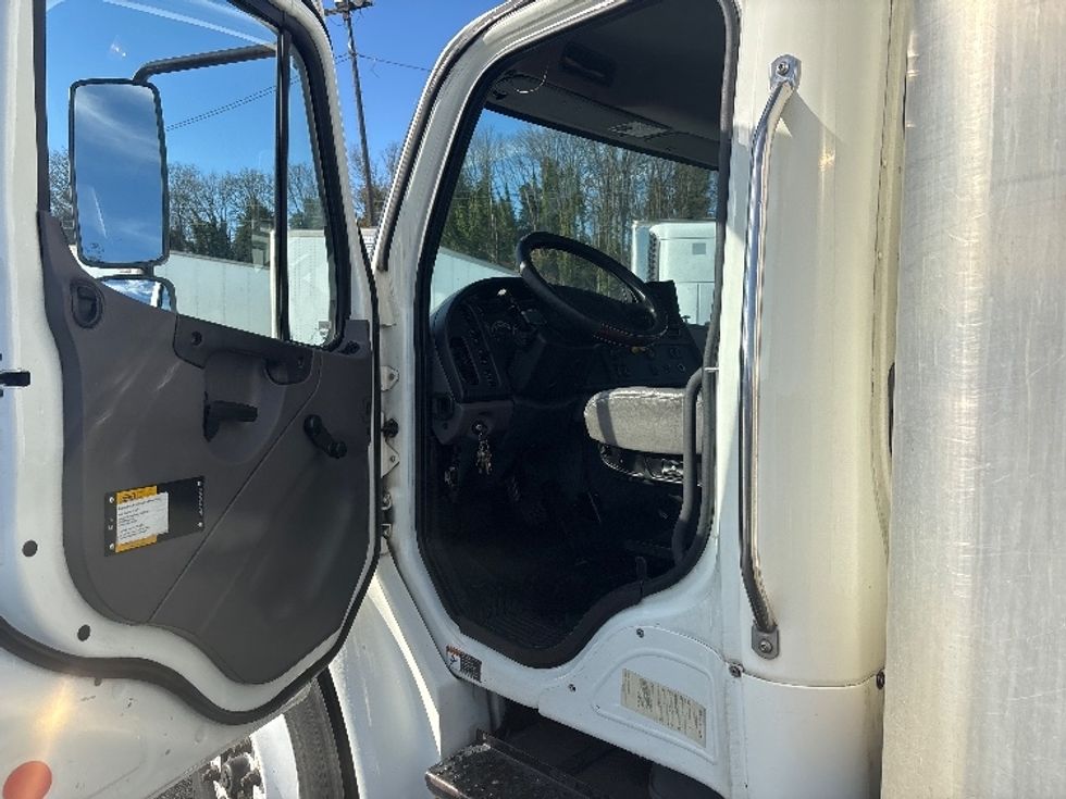 Medium Duty Box Truck-Light and Medium Duty Trucks-Freightliner-2016-M2-Everett-WA-212,999\n\t\tmiles-$ 40,250 - Image 16
