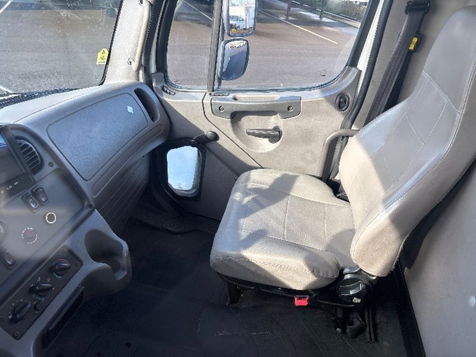 Medium Duty Box Truck-Light and Medium Duty Trucks-Freightliner-2016-M2-Everett-WA-212,999\n\t\tmiles-$ 40,250 - Image 19
