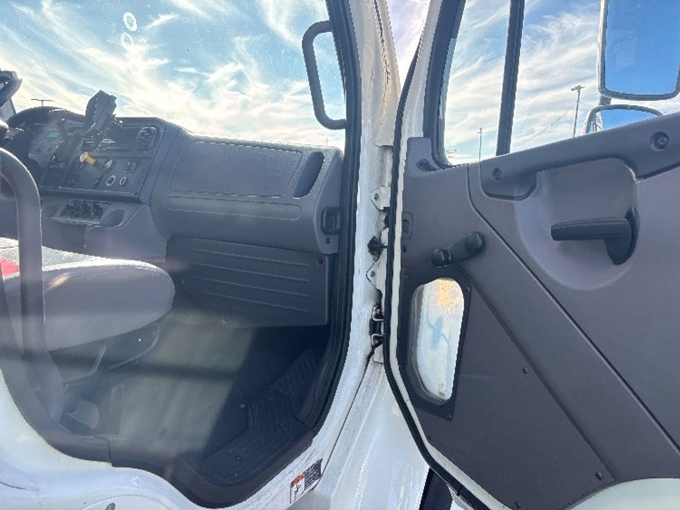 Medium Duty Box Truck-Light and Medium Duty Trucks-Freightliner-2016-M2-Everett-WA-212,999\n\t\tmiles-$ 40,250 - Image 20