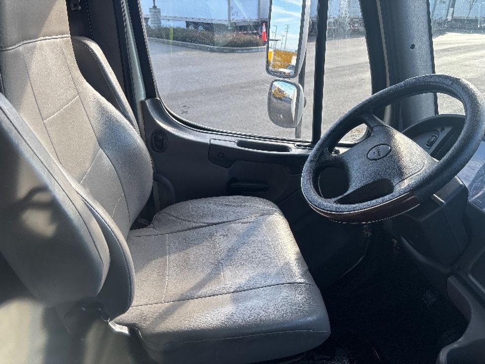 Medium Duty Box Truck-Light and Medium Duty Trucks-Freightliner-2016-M2-Everett-WA-212,999\n\t\tmiles-$ 40,250 - Image 22