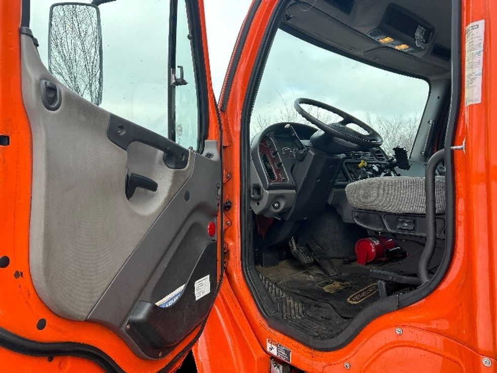 Medium Duty Box Truck-Light and Medium Duty Trucks-Freightliner-2016-M2-Fitchburg-MA-264,106\n\t\tmiles-$ 16,000 - Image 16