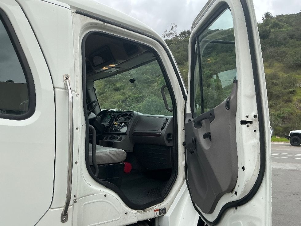 Medium Duty Box Truck-Light and Medium Duty Trucks-Freightliner-2016-M2-Fontana-CA-156,507\n\t\tmiles-$ 58,250 - Image 19
