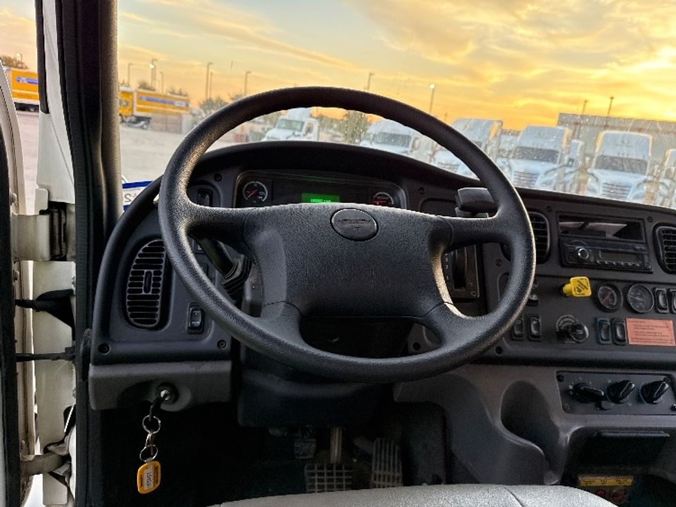 Medium Duty Box Truck-Light and Medium Duty Trucks-Freightliner-2016-M2-Fort Worth-TX-193,350\n\t\tmiles-$ 45,750 - Image 18