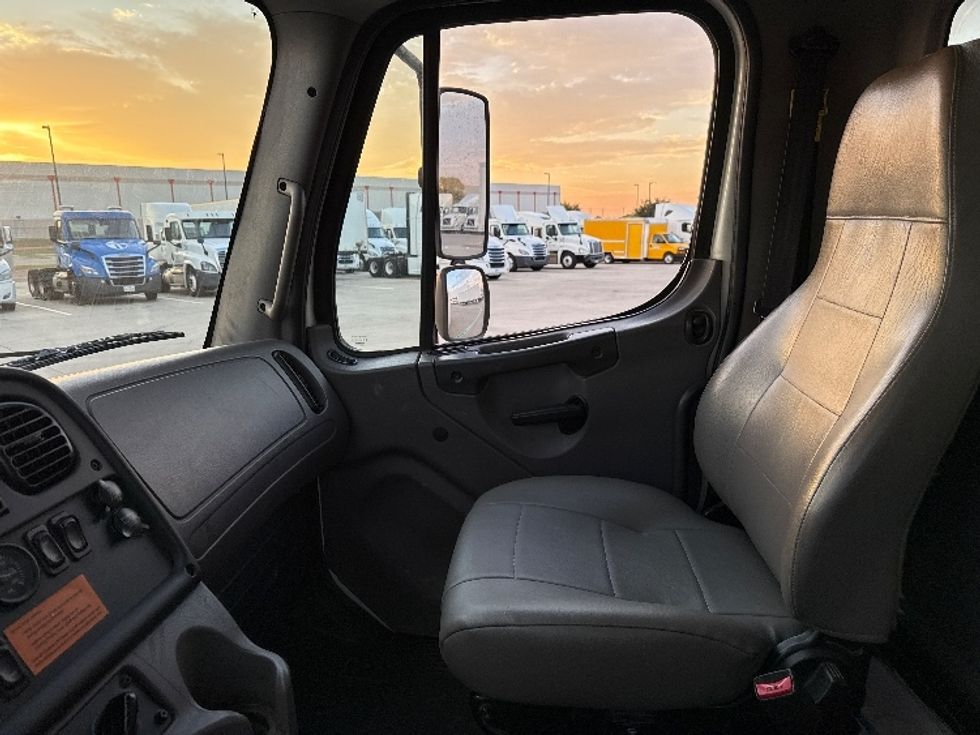 Medium Duty Box Truck-Light and Medium Duty Trucks-Freightliner-2016-M2-Fort Worth-TX-193,350\n\t\tmiles-$ 45,750 - Image 19