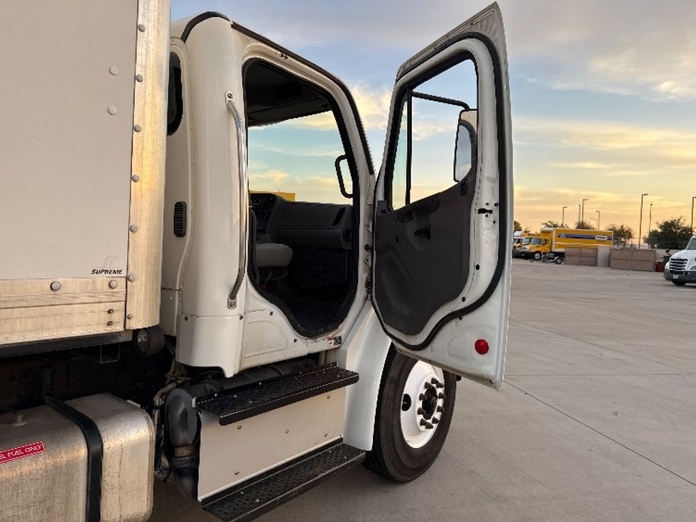 Medium Duty Box Truck-Light and Medium Duty Trucks-Freightliner-2016-M2-Fort Worth-TX-193,350\n\t\tmiles-$ 45,750 - Image 20