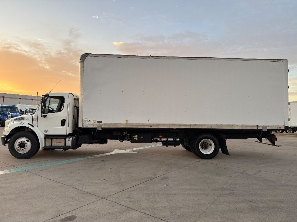 Medium Duty Box Truck-Light and Medium Duty Trucks-Freightliner-2016-M2-Fort Worth-TX-193,350\n\t\tmiles-$ 45,750 - Image 4