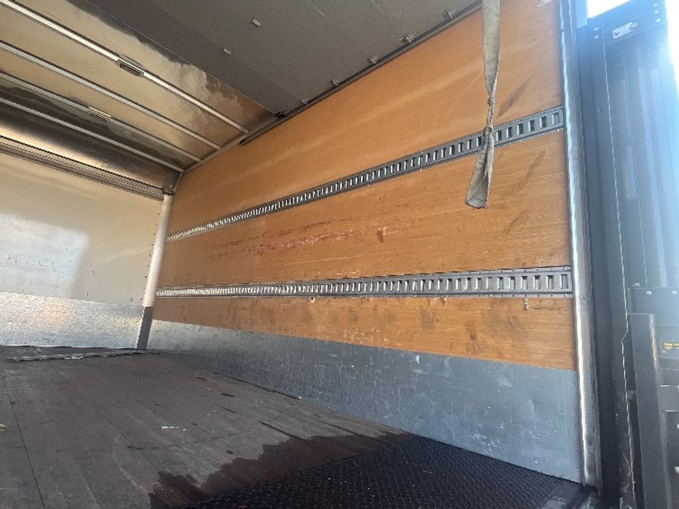 Medium Duty Box Truck-Light and Medium Duty Trucks-Freightliner-2016-M2-Fresno-CA-3,829\n\t\tmiles-$ 48,250 - Image 13