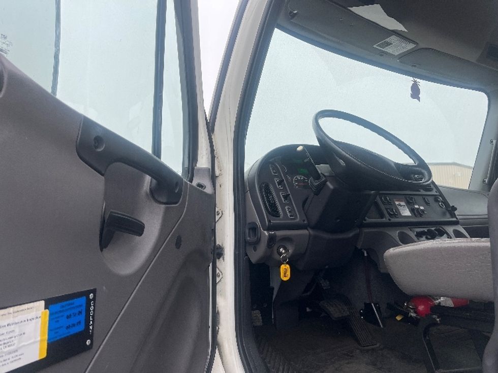 Medium Duty Box Truck-Light and Medium Duty Trucks-Freightliner-2016-M2-Fresno-CA-3,829\n\t\tmiles-$ 48,250 - Image 16