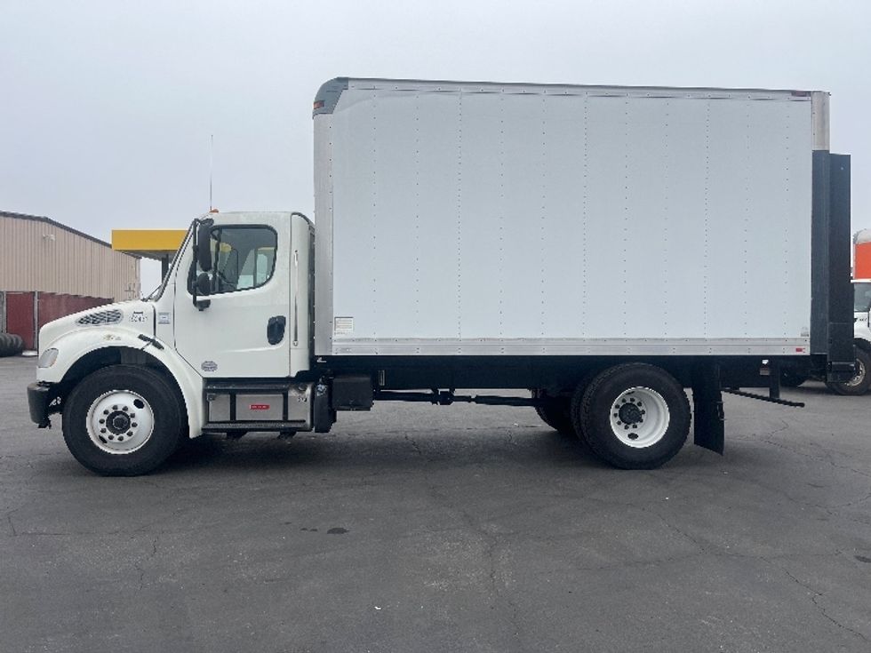Medium Duty Box Truck-Light and Medium Duty Trucks-Freightliner-2016-M2-Fresno-CA-3,829\n\t\tmiles-$ 48,250 - Image 4