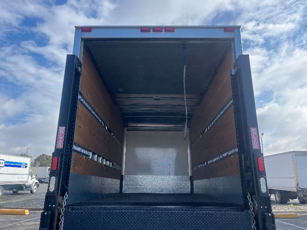 Medium Duty Box Truck-Light and Medium Duty Trucks-Freightliner-2016-M2-Fresno-CA-3,829\n\t\tmiles-$ 48,250 - Image 8