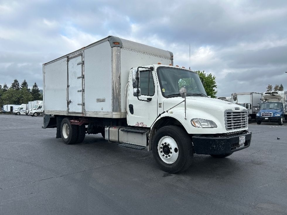 Medium Duty Box Truck-Light and Medium Duty Trucks-Freightliner-2016-M2-Gilroy-CA-239,926\n\t\tmiles-$ 31,750 - Image 1